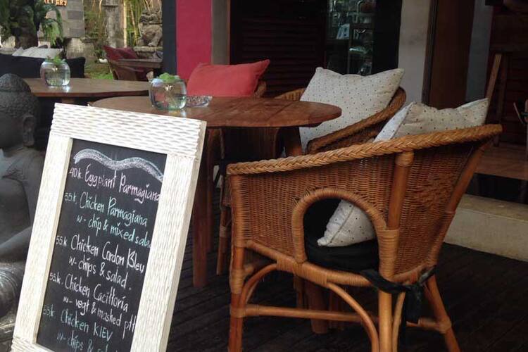 Mingle Cafe Bar Reviews User Reviews For Mingle Cafe Bar Ubud Bali